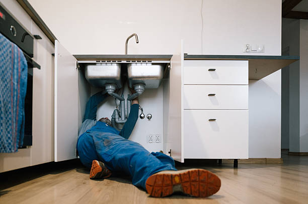 Professional Leak Detection technician working in New Middletown, IN